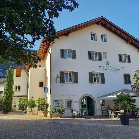 Hotel Teutschhaus Cortina Sulla Strada del Vino Exterior photo