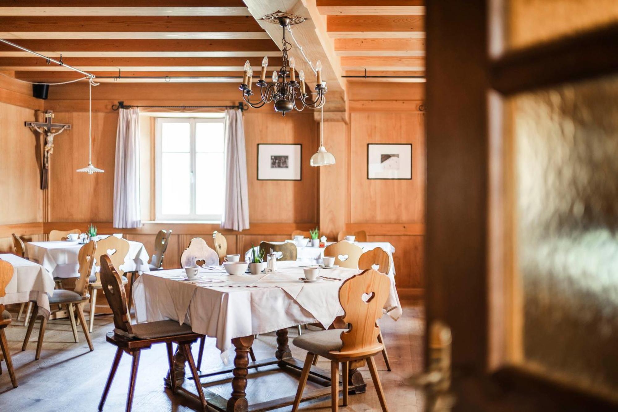 Hotel Teutschhaus Cortina Sulla Strada del Vino Exterior photo