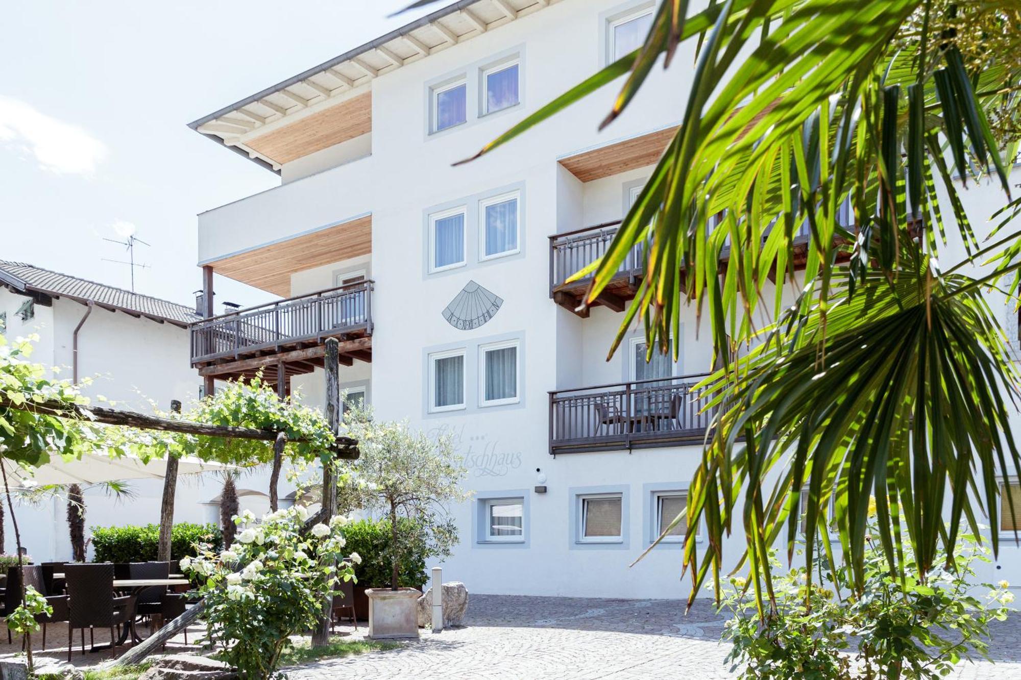 Hotel Teutschhaus Cortina Sulla Strada del Vino Exterior photo