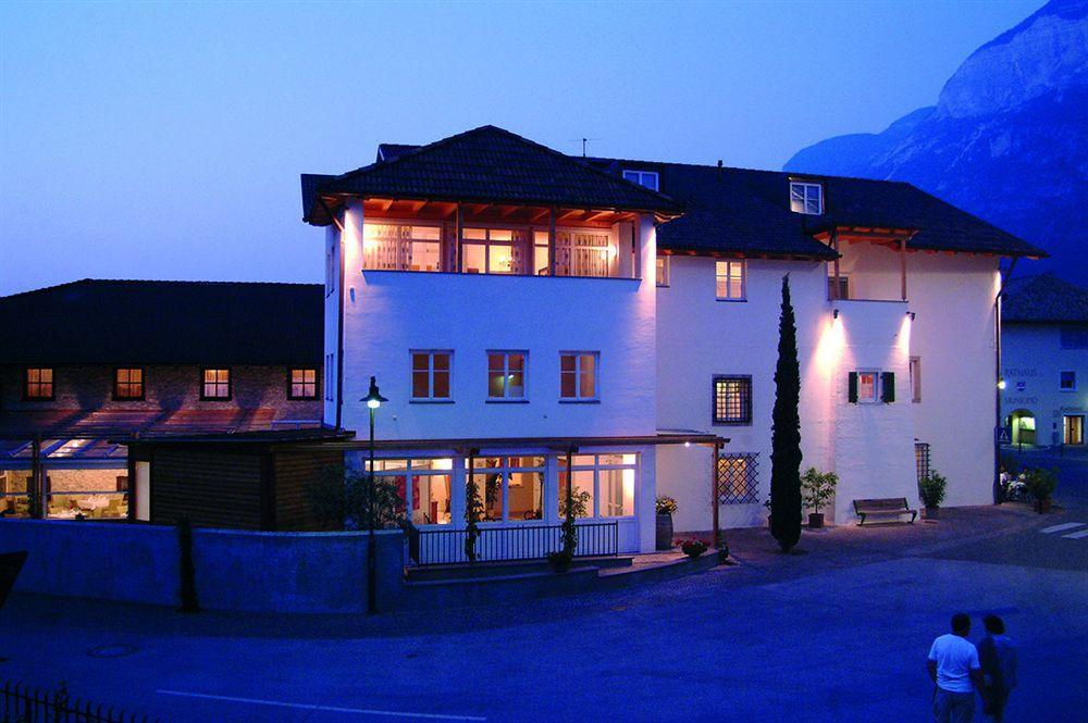 Hotel Teutschhaus Cortina Sulla Strada del Vino Exterior photo