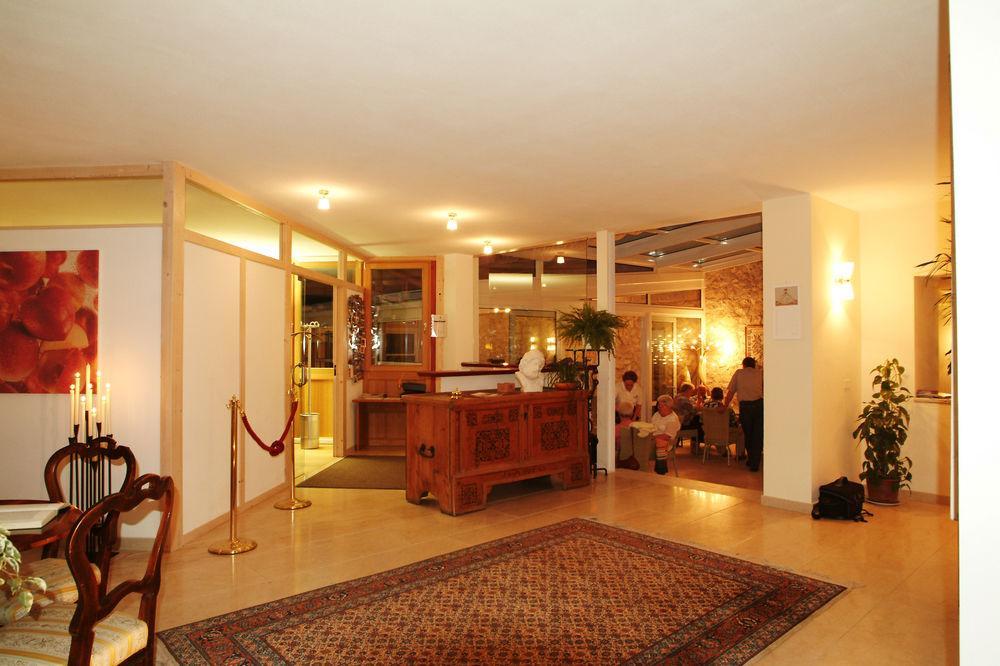 Hotel Teutschhaus Cortina Sulla Strada del Vino Exterior photo