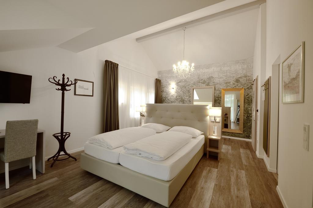 Hotel Teutschhaus Cortina Sulla Strada del Vino Exterior photo