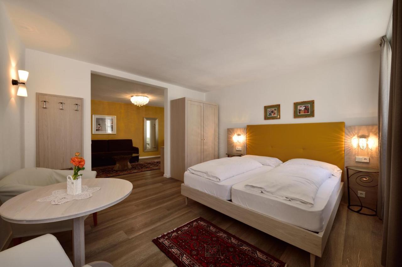 Hotel Teutschhaus Cortina Sulla Strada del Vino Exterior photo